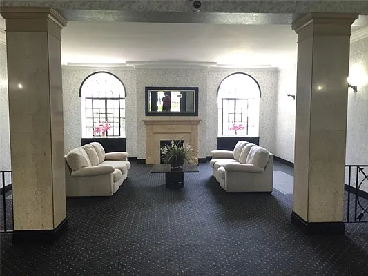 Sold by R New York | media 9