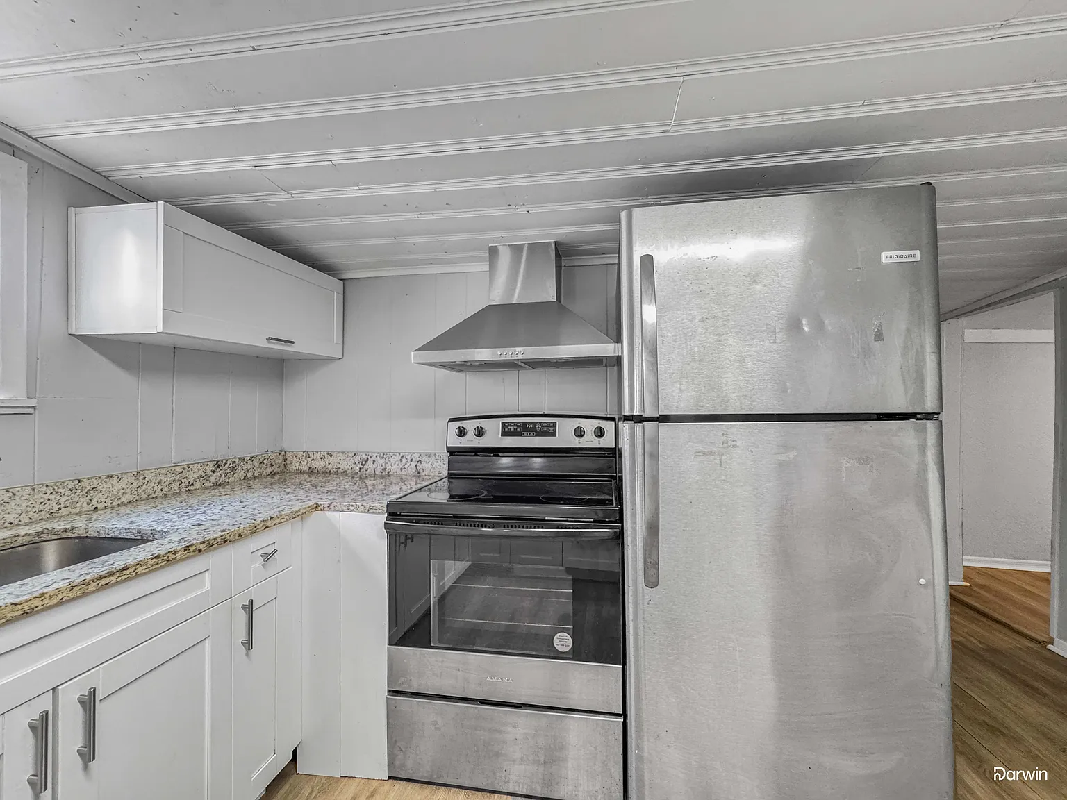 3 bed, 1.0 bath, 938 sqft, $1,710 — Photo 3