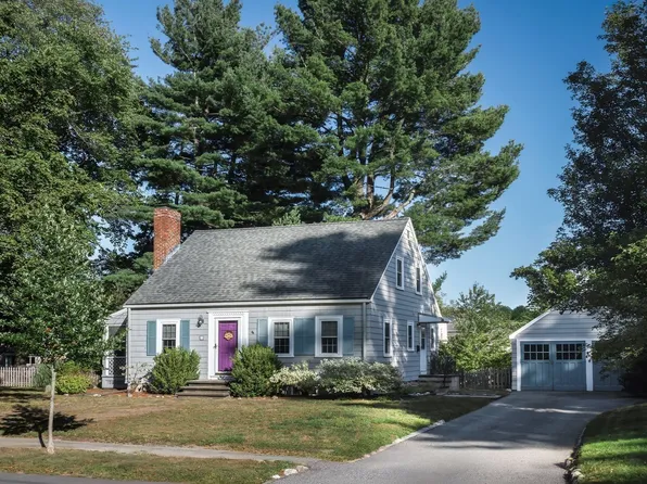 7 Pilgrim Rd, Reading, MA 01867