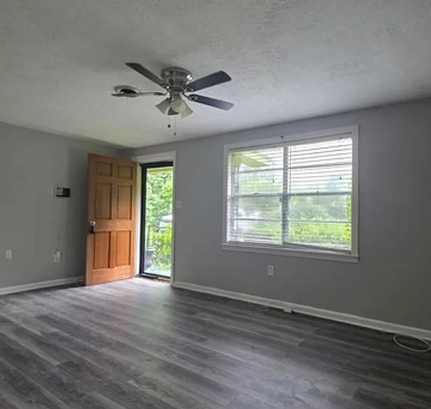 314 Rosser Ln — Photo 3