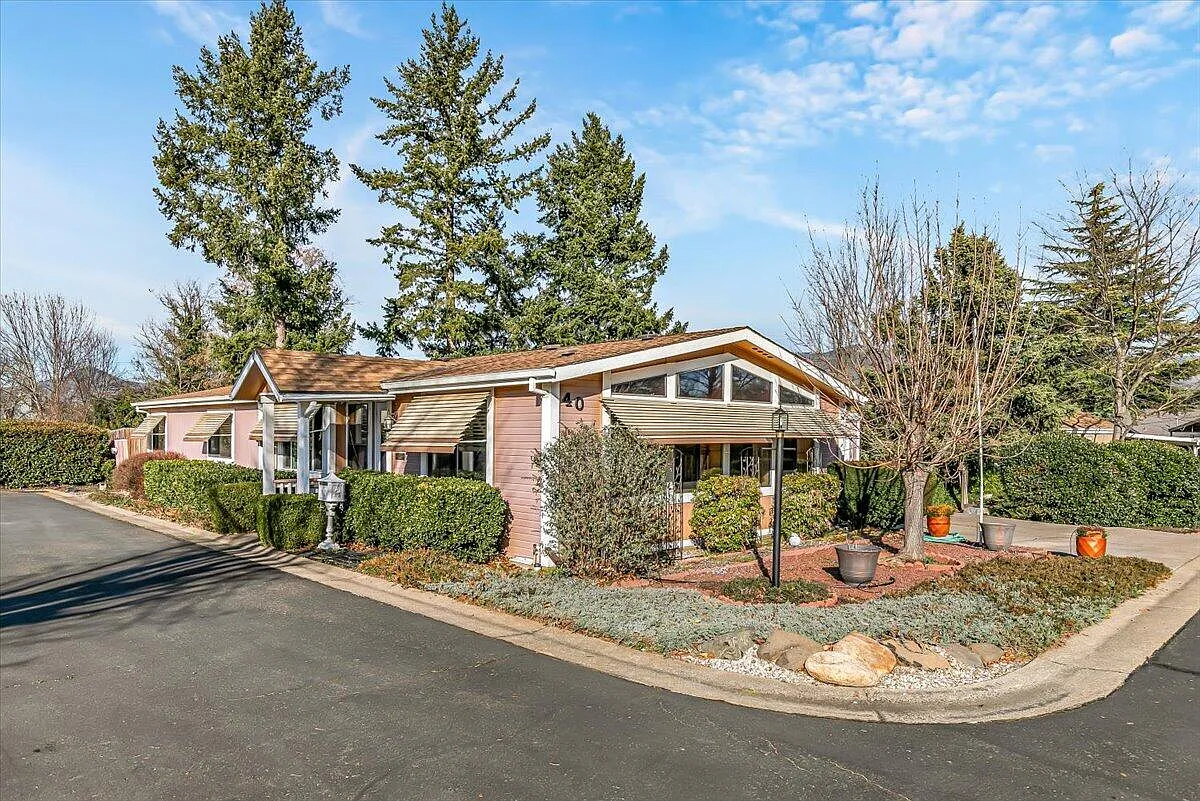 4624 S Pacific Hwy Unit 40 photo 1