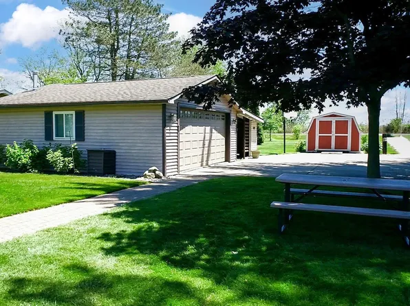 4886 Middle Channel Dr, Harsens Island, MI 48028