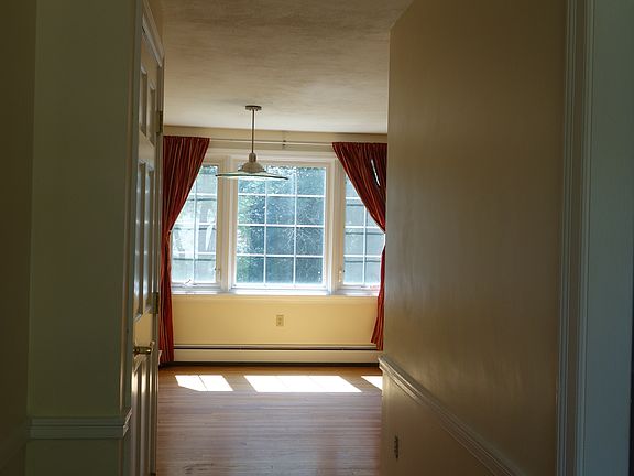Entryway with dining behind