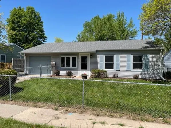 1306 Lindwood Dr, Carter Lake, IA 51510