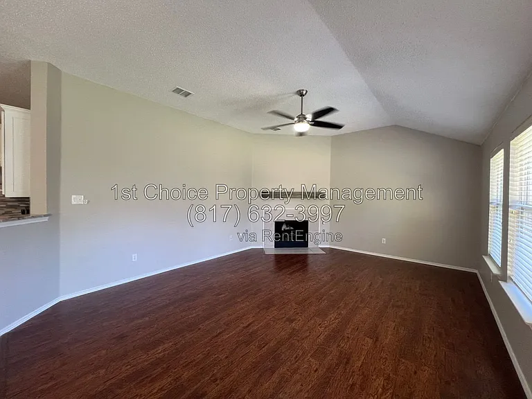 304 E Clover Park Dr — Photo 17