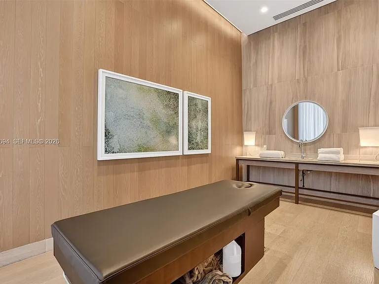 5775 Collins Ave #405 — Photo 31