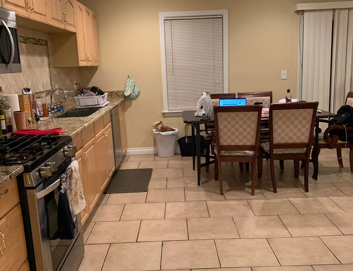 6 bed, 2418 sqft, $4,350 — Photo 4