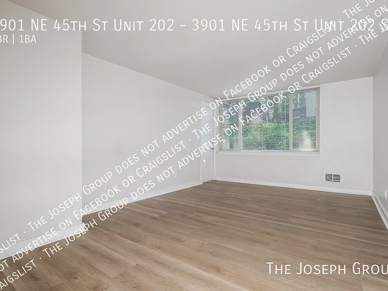 Laurelhurst — Photo 15