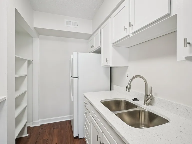 Spanish Trace Apartments — Photo 2