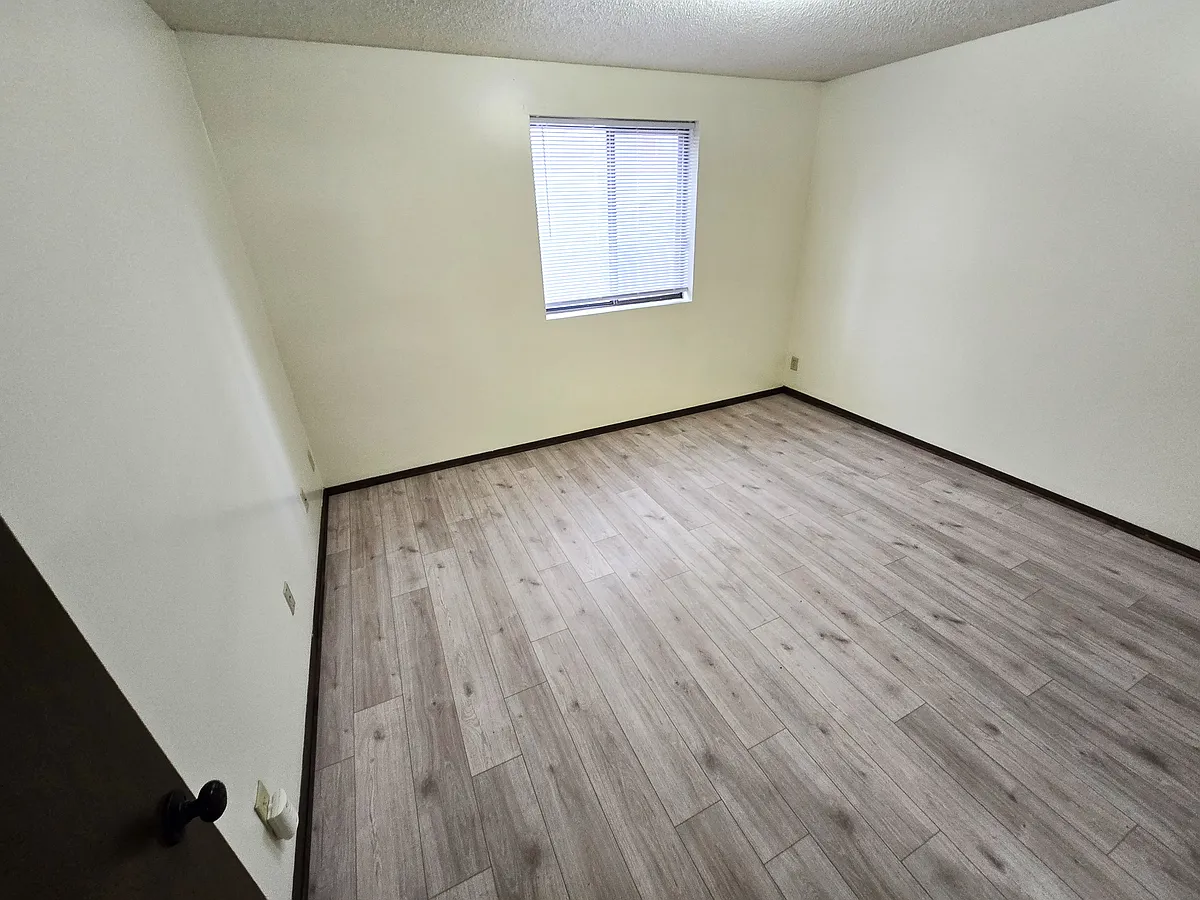 Bedroom: - 1016 G St