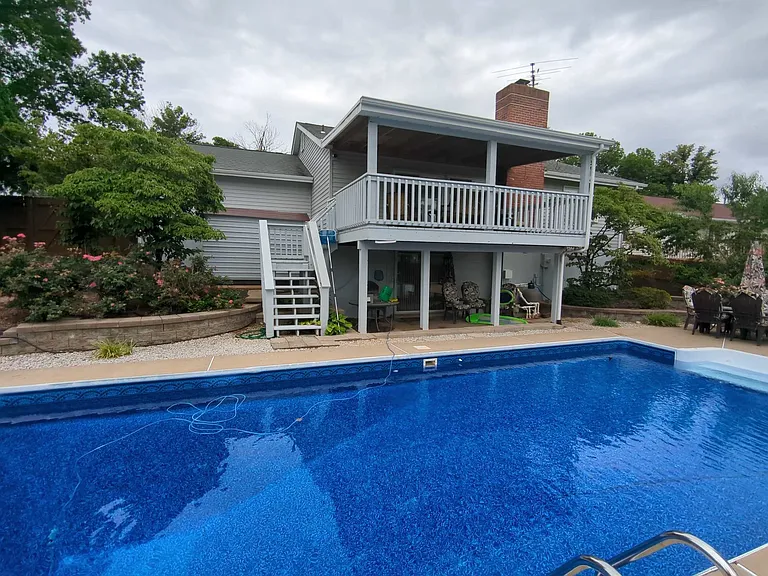 8 Parkrose Ct — Photo 1