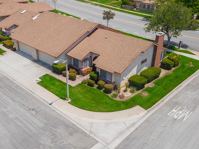 37202 Village 37 — Photo 24