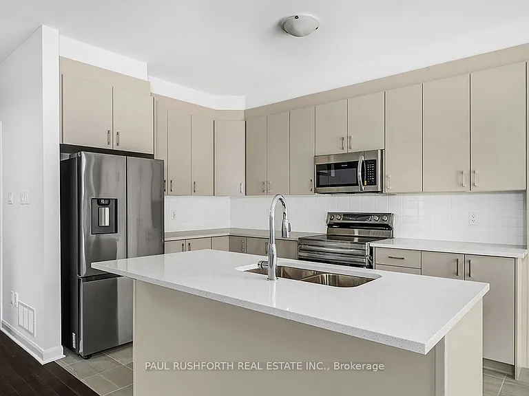 511 Convenire Row — Photo 11