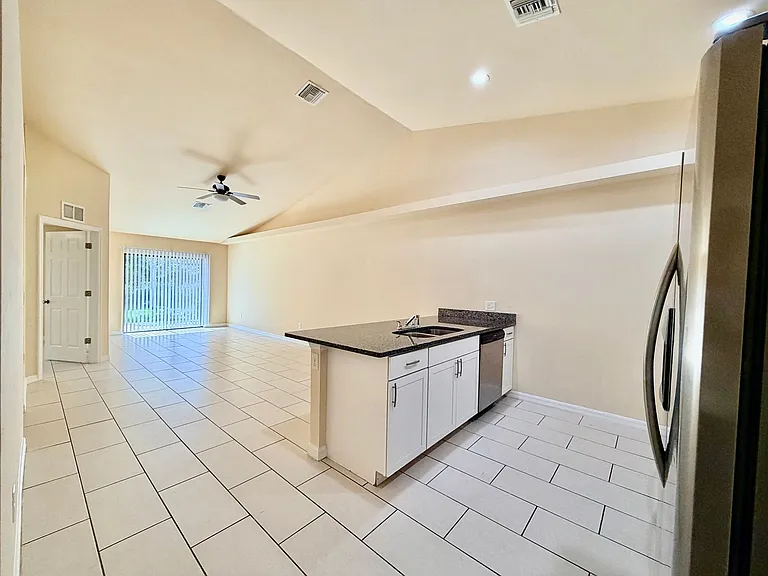 1044 NE 8th Pl — Photo 9