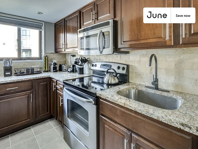 1331 I St NE — Photo 6