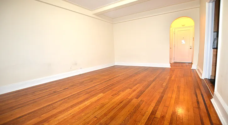 Rented by Manhattan Realty Group | media 10