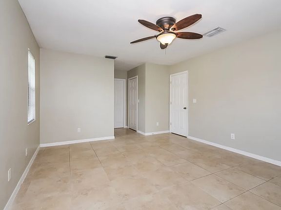 5th image of 210 SE 19th Ter
