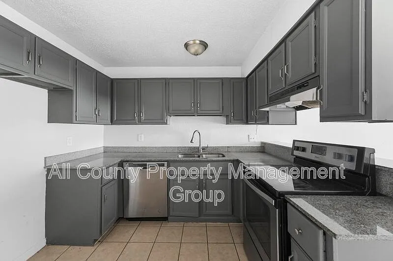 2 bed, 1.5 bath, 780 sqft, $1,120 — Photo 4