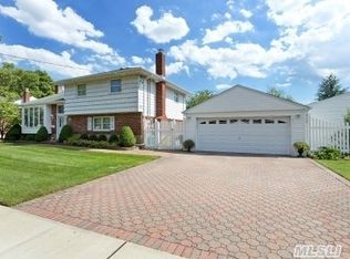 394 N Virginia Ave, Massapequa, NY 11758