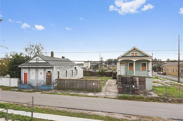 1st image of 3044-46 Marais St