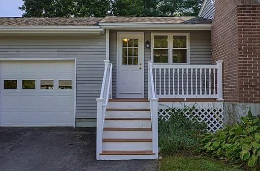 2nd image of 89 Charlton St