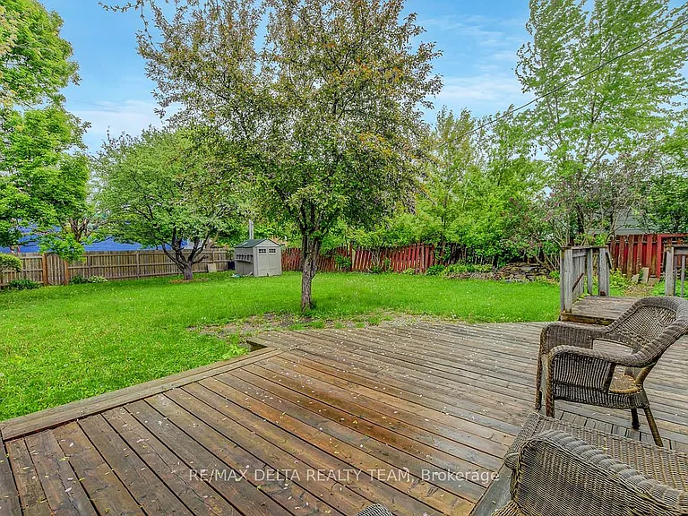 397 Phoenix Cres — Photo 34