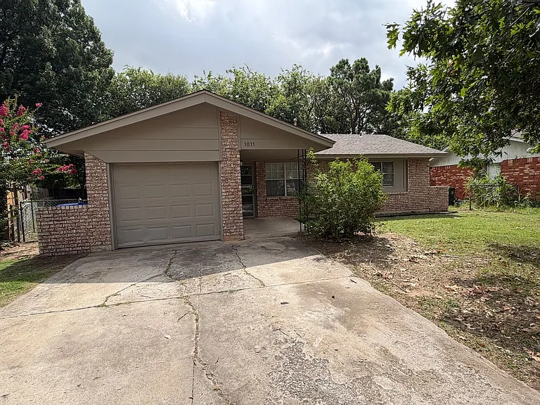 1011 Raleigh Cir — Photo 3