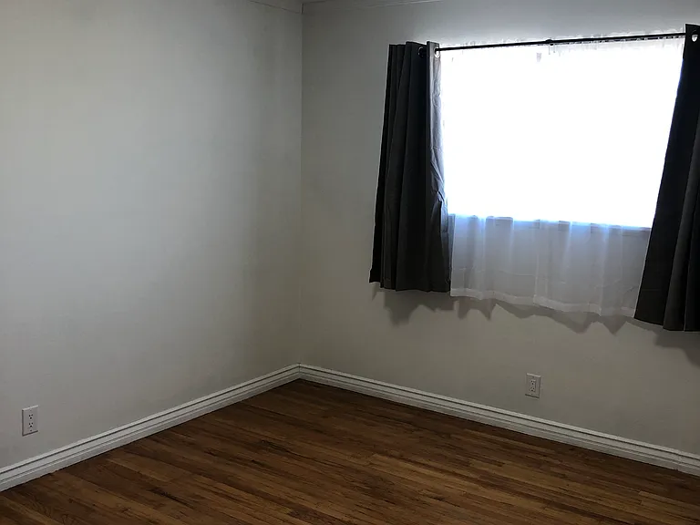 5653 Harold Way — Photo 11