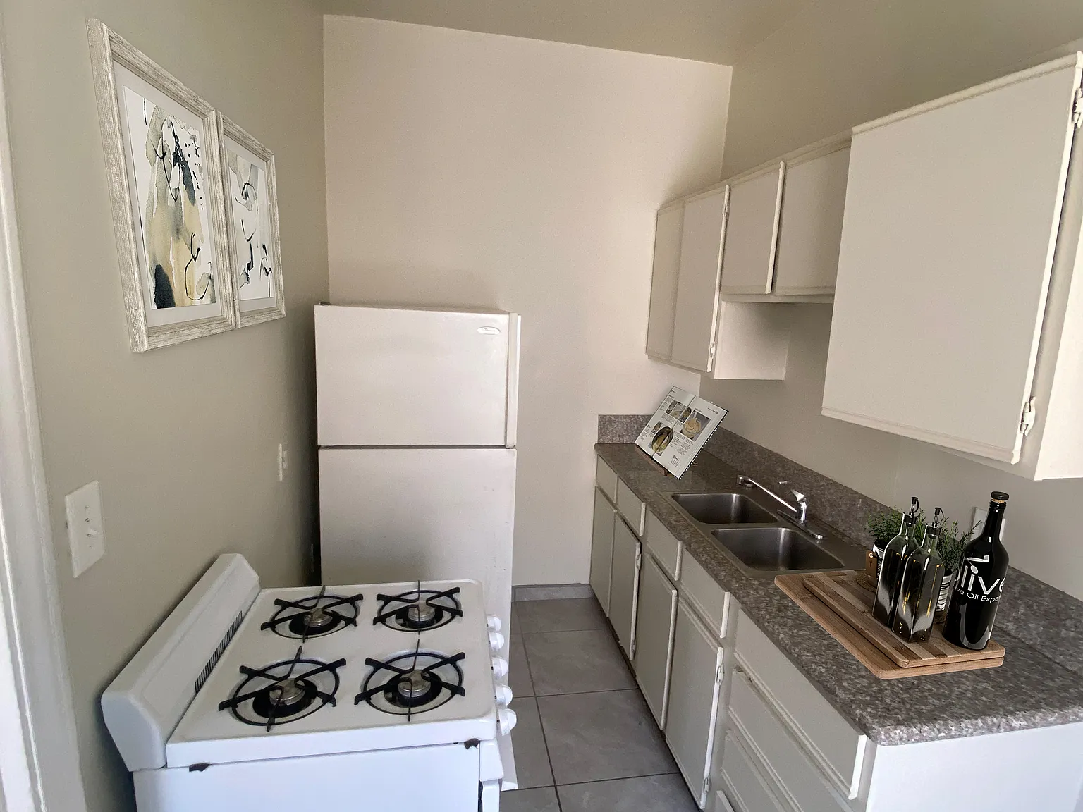 Studio, 450 sqft, $1,595 — Photo 2