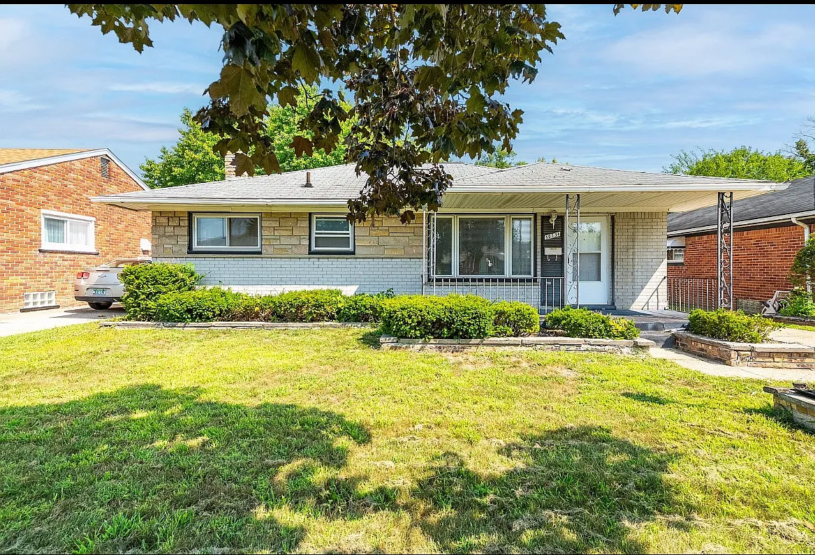 3 bed, 1300 sqft, $1,750 — Photo 1
