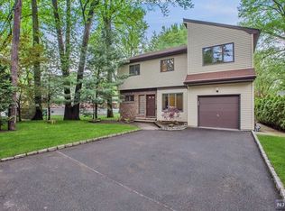 447 11th St, Cresskill, NJ 07626