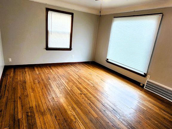 3rd image of 10806 Wadsworth Ave