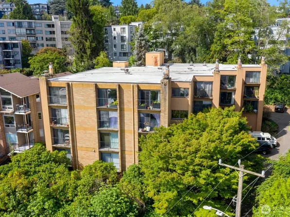 3710 25th Place W #405, Seattle, WA 98199
