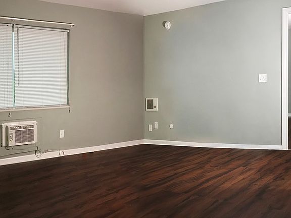 5th image of 300 Forest Park Dr