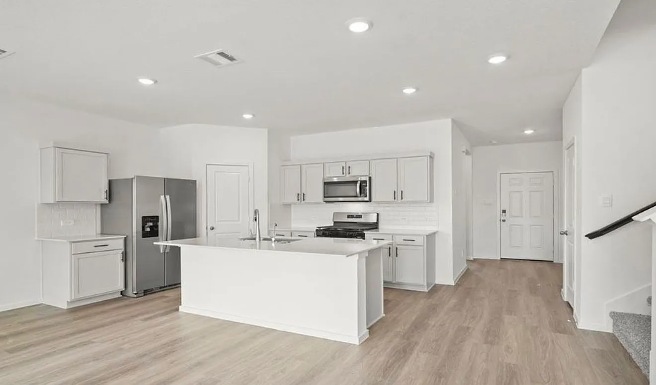 4 bed, 2173 sqft, $2,400 — Photo 2