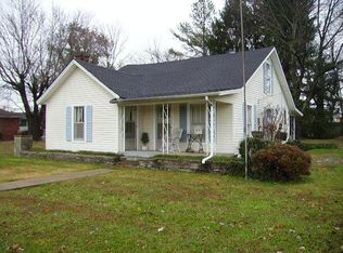 704 Scottsville Rd, Lafayette, TN 37083