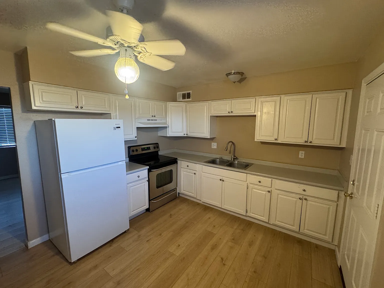 2 bed, 900 sqft, $1,250 — Photo 4