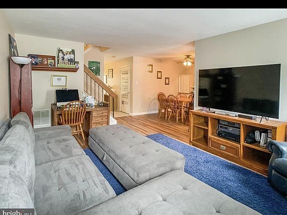 4th image of 23 Honey Locust Ln