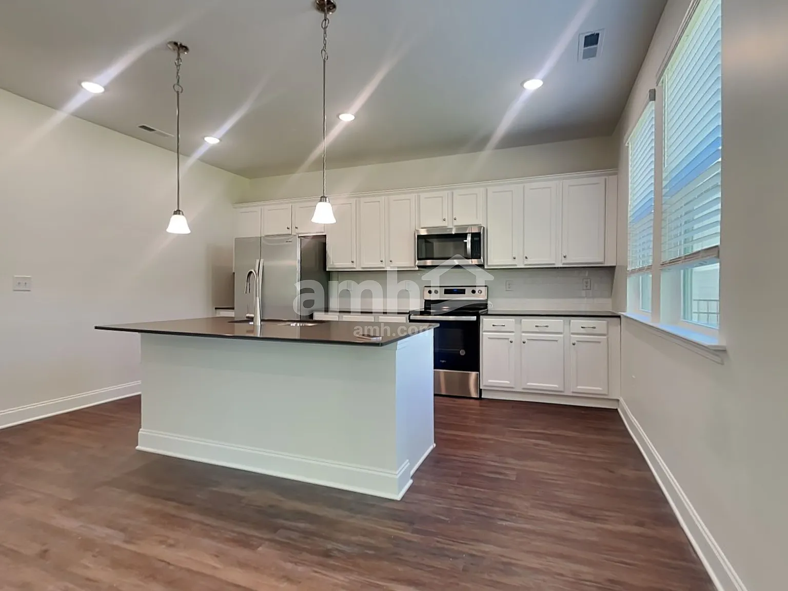 3 bed, 2.5 bath, 1895 sqft, $2,585 — Photo 4