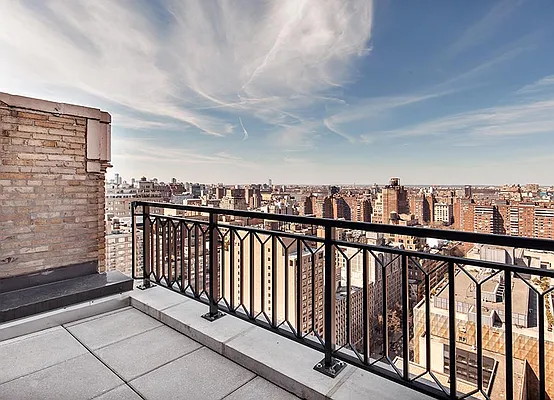 Sold by Warburg | media 20