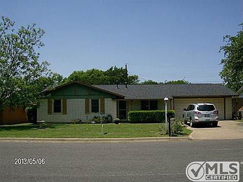 2nd image of 703 Brazos Dr
