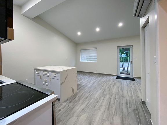 2nd image of 315 SW 7th St #3