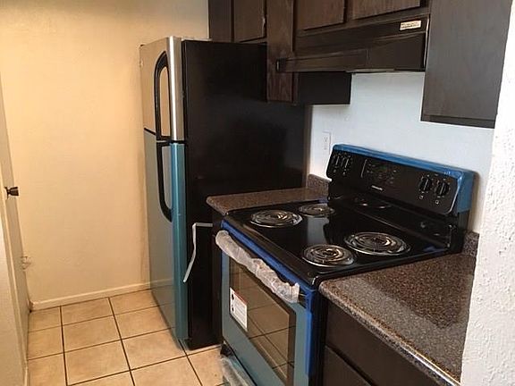 4th image of 4047 Country Club Dr W