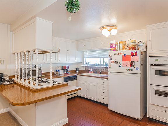3rd image of 815 Amelia Ave