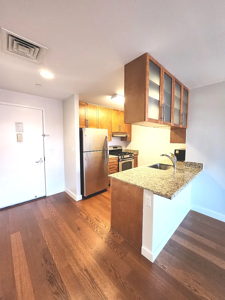 1 bed, 800 sqft, $3,100 — Photo 2