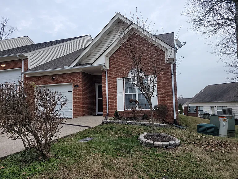 219 Wyndom Ct — Photo 1