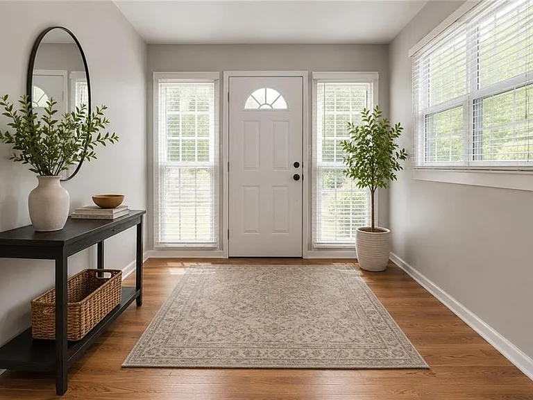 801 Marstevan Dr NE — Photo 3