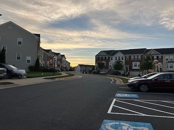 4th image of 24 Lamplighter Ln