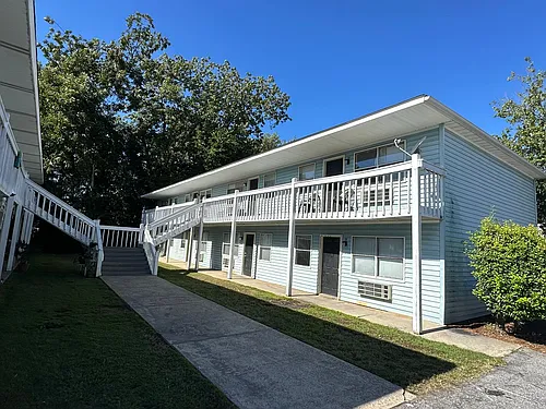 213 Hampton Ave Photo 1