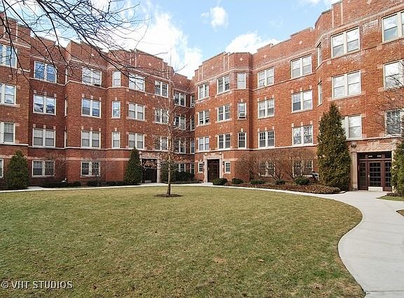 3rd image of 934 Pleasant St APT 1Q
